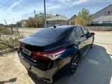 Toyota Camry 2019 годаfor8 300 000 тг. в Атырау – фото 3