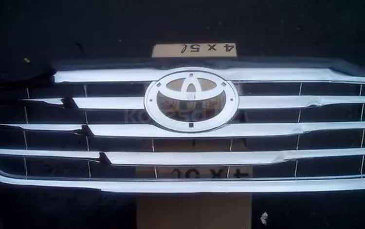 Решетка радиатора на Toyota Hilux 12-14 (хром)үшін30 000 тг. в Алматы