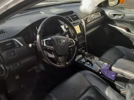 Toyota Camry 2015 года за 11 200 000 тг. в Уральск – фото 12
