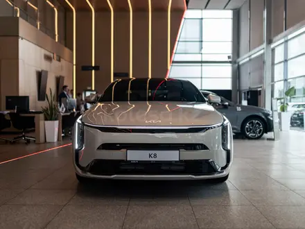 Kia K8 Premium 2025 года за 27 990 000 тг. в Алматы – фото 2