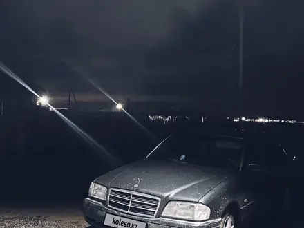 Mercedes-Benz C 180 1994 года за 2 100 000 тг. в Семей