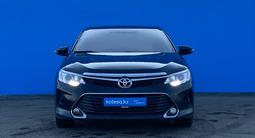 Toyota Camry 2018 года за 11 300 000 тг. в Алматы – фото 2