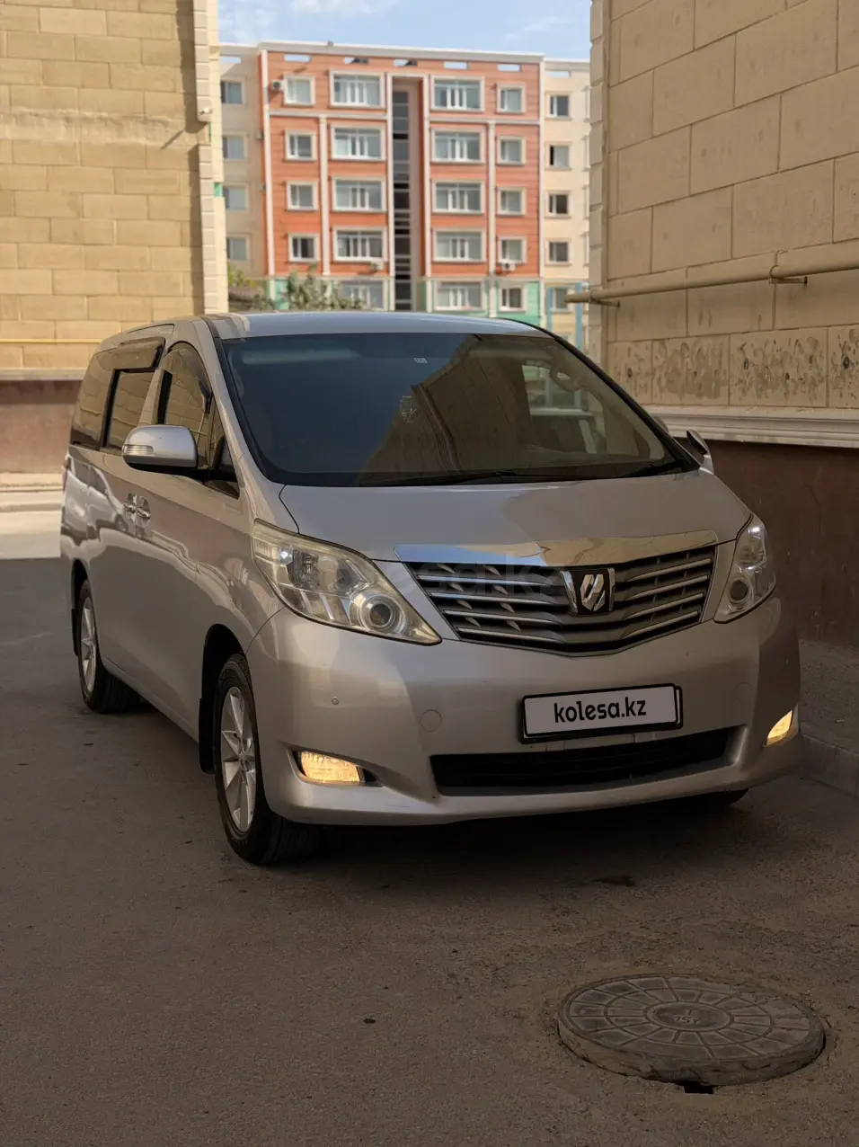 Toyota Alphard, 2010