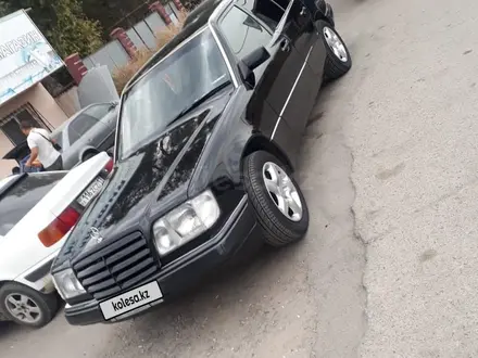 Mercedes-Benz E 220 1993 года за 1 850 000 тг. в Туркестан – фото 17