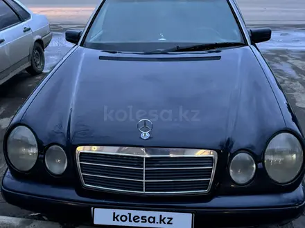 Mercedes-Benz E 230 1995 года за 2 100 000 тг. в Лисаковск