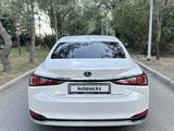 Lexus ES 250 2019 года за 19 500 000 тг. в Алматы – фото 5