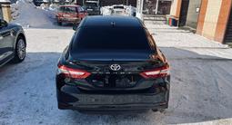 Toyota Camry 2018 года за 13 800 000 тг. в Костанай – фото 3