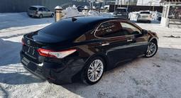 Toyota Camry 2018 года за 13 800 000 тг. в Костанай – фото 2