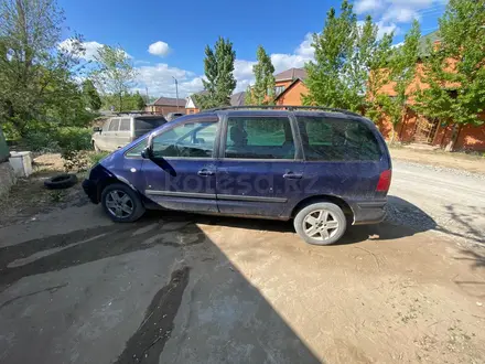 Volkswagen Sharan 2003 года за 2 400 000 тг. в Актобе – фото 2