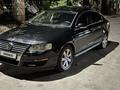 Volkswagen Passat 2006 годаүшін2 300 000 тг. в Алматы