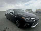 Lexus ES 300h 2013 года за 7 000 000 тг. в Атырау