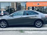 Toyota Camry 2016 года за 7 500 000 тг. в Актобе – фото 2