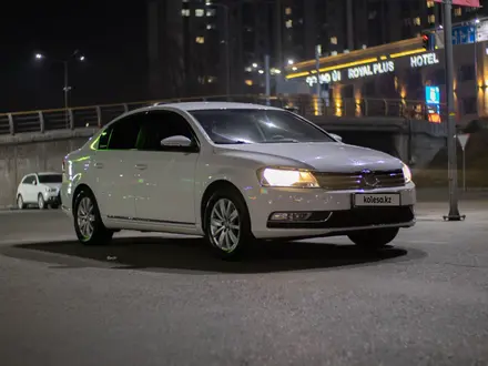 Volkswagen Passat 2014 года за 6 500 000 тг. в Алматы – фото 18