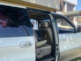 Kia Carnival 2003 года за 1 600 000 тг. в Шымкент – фото 2