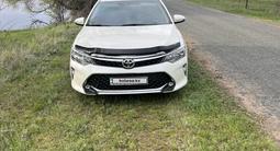 Toyota Camry 2017 года за 13 500 000 тг. в Уральск