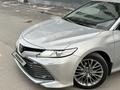 Toyota Camry 2019 года за 13 900 000 тг. в Алматы – фото 3