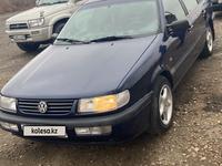 Volkswagen Passat 1995 годаfor2 700 000 тг. в Семей