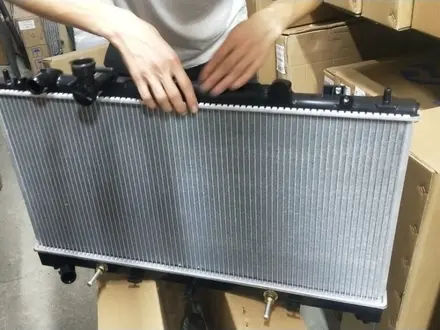 Основной радиатор охлаждения на автомобили Mazda за 35 000 тг. в Алматы – фото 2
