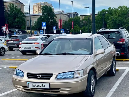 Toyota Camry 2000 года за 3 000 000 тг. в Шымкент – фото 2