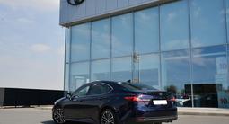 Toyota Camry Luxe 2025 года за 25 190 000 тг. в Алматы – фото 2