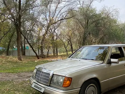 Mercedes-Benz E 230 1990 года за 720 000 тг. в Алматы – фото 3