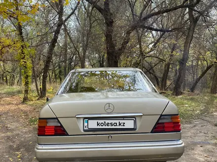 Mercedes-Benz E 230 1990 года за 720 000 тг. в Алматы – фото 4