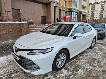 Toyota Camry 2020 года за 12 900 000 тг. в Астана