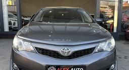 Toyota Camry 2012 года за 8 800 000 тг. в Шымкент – фото 2