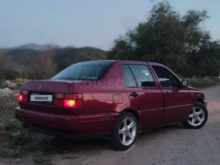 Volkswagen Vento 1992 года за 1 500 000 тг. в Алматы – фото 3