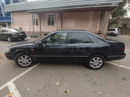 Toyota Camry 1998 года за 3 500 000 тг. в Алматы – фото 7