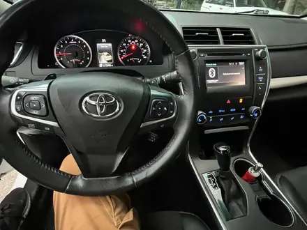 Toyota Camry 2016 года за 6 600 000 тг. в Атырау – фото 6