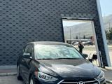 Hyundai Elantra 2017 года за 5 100 000 тг. в Уральск – фото 2