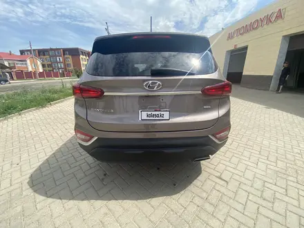 Hyundai Santa Fe 2019 года за 14 000 000 тг. в Уральск – фото 2