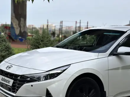 Hyundai Elantra 2023 года за 8 470 000 тг. в Семей