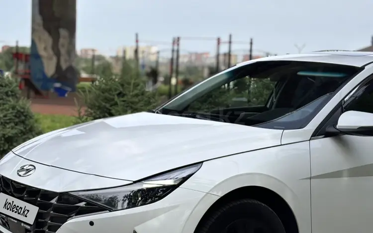 Hyundai Elantra 2023 года за 8 470 000 тг. в Семей