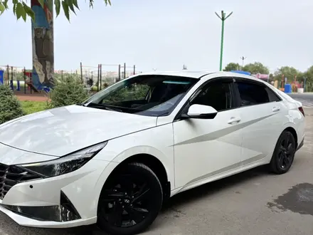 Hyundai Elantra 2023 года за 8 470 000 тг. в Семей – фото 2