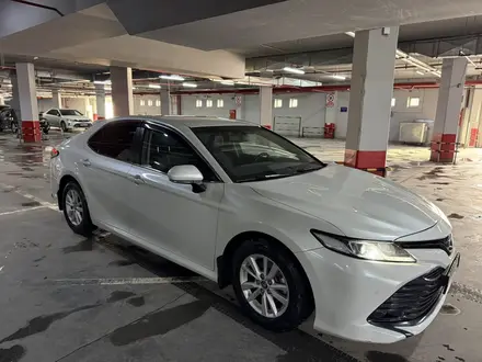 Toyota Camry 2020 года за 12 000 000 тг. в Актау – фото 2
