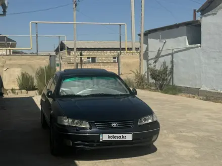 Toyota Camry 1998 года за 3 300 000 тг. в Жанаозен – фото 2