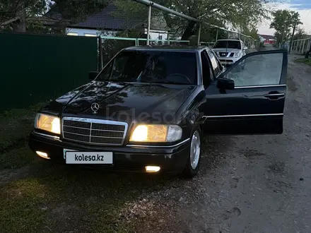 Mercedes-Benz C 180 1996 года за 2 500 000 тг. в Караганда