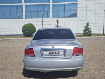 Hyundai Sonata 2002 года за 3 000 000 тг. в Караганда – фото 2