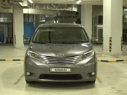 Toyota Sienna 2016 года за 15 100 000 тг. в Астана – фото 2