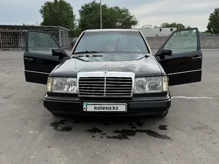 Mercedes-Benz E 230 1990 года за 1 100 000 тг. в Алматы