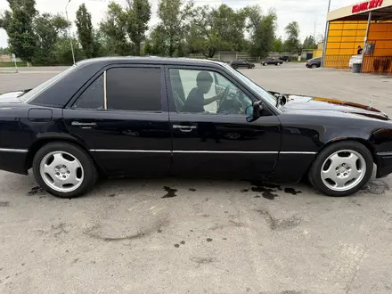 Mercedes-Benz E 230 1990 года за 1 100 000 тг. в Алматы – фото 2