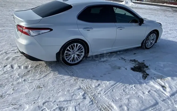 Toyota Camry 2019 года за 13 500 000 тг. в Атырау