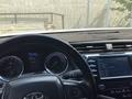 Toyota Camry 2019 года за 13 500 000 тг. в Атырау – фото 13