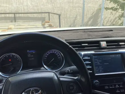 Toyota Camry 2019 года за 13 500 000 тг. в Атырау – фото 13