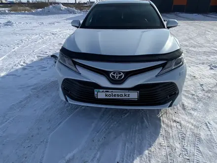 Toyota Camry 2019 года за 13 500 000 тг. в Атырау – фото 4
