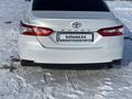 Toyota Camry 2019 года за 13 500 000 тг. в Атырау – фото 2