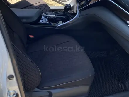 Toyota Camry 2019 года за 13 500 000 тг. в Атырау – фото 7