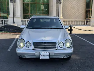 Mercedes-Benz E 240